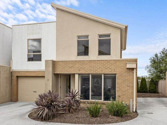 Townhouse for sale in Lake Wendouree