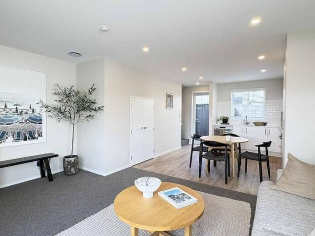 Townhouse for rent in Addington, Canterbury