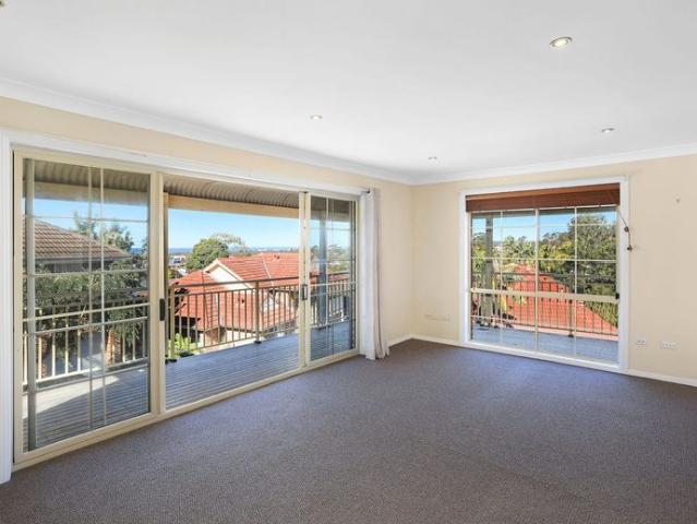 Townhouse for rent in Wollongong West, New South Wales