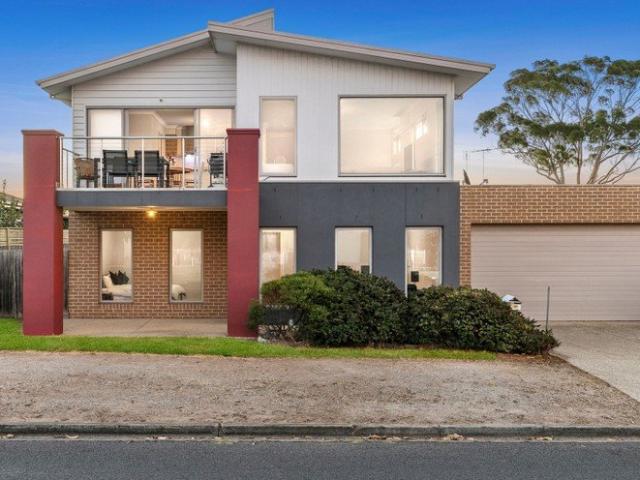 Townhouse for sale in Clifton Springs, Victoria