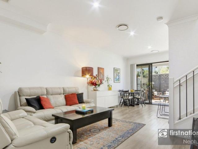 Townhouse for sale in Toongabbie, Sydney