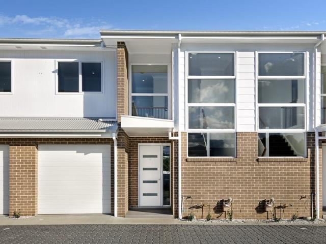 Townhouse for rent in Dapto, Wollongong City Council