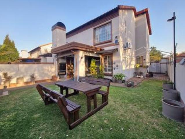 Townhouse for sale in Waterkloof, Gauteng