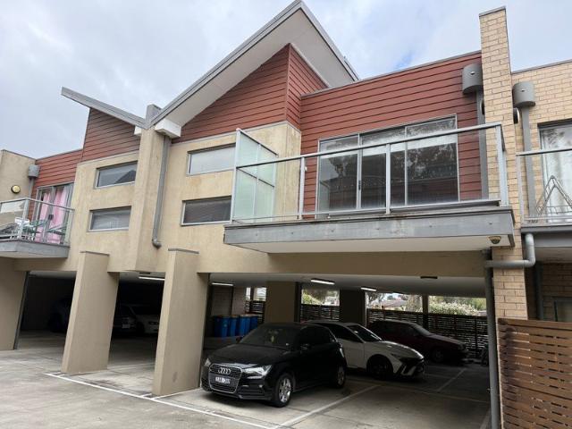 Townhouse for rent in Lynbrook Estate, Melbourne