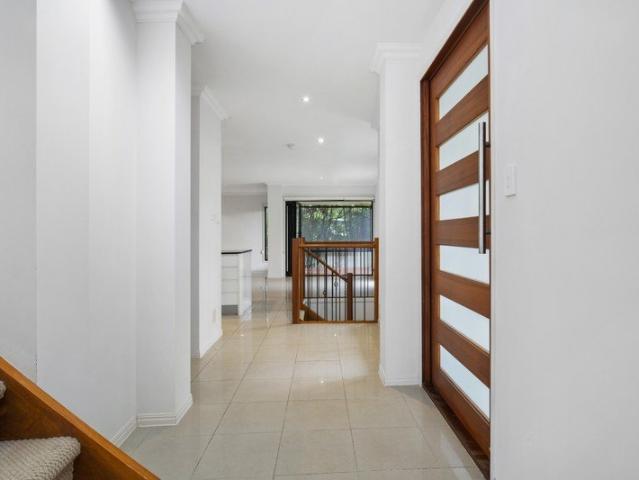 Townhouse for rent in Mermaid Beach, Gold Coast City