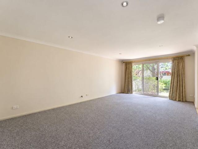 Townhouse for rent in Oatlands, Sydney