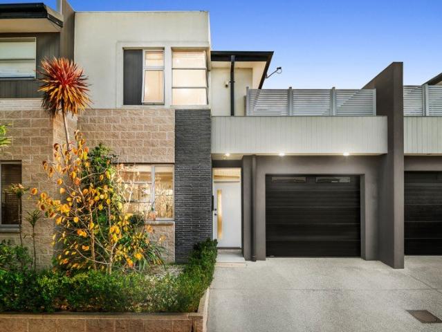 Townhouse for sale in Camerons Creek, Victoria