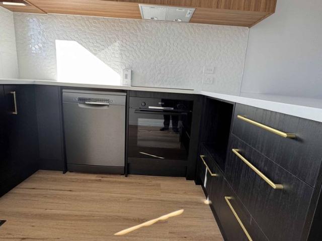 Townhouse for rent in Chaslands, Canterbury