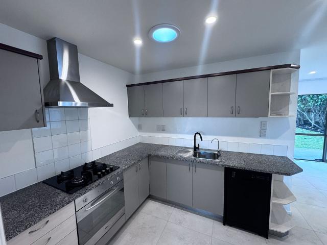 Apartment for rent in Paremoremo, Oroua County