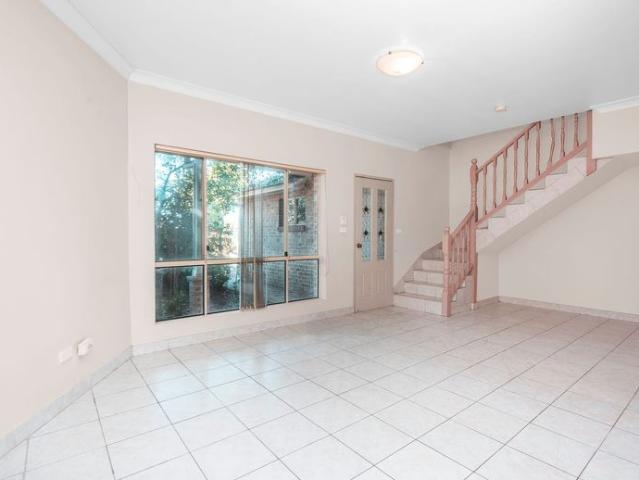 Townhouse for rent in Sydney, New South Wales