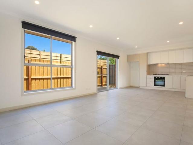 Townhouse for rent in Fairfield, Melbourne