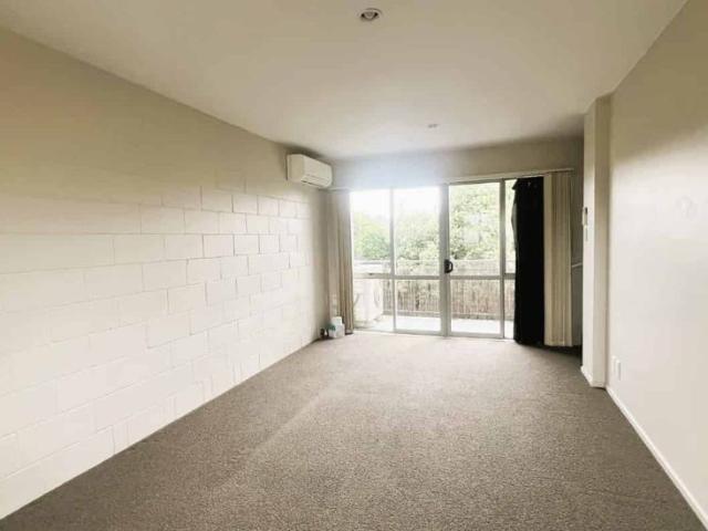 Townhouse for rent in Heathcote, Canterbury