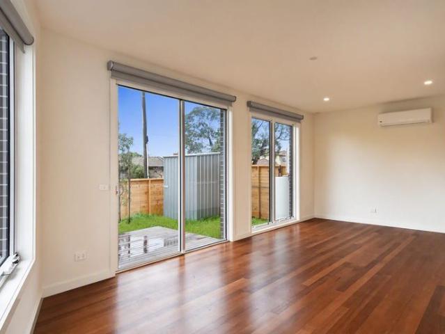 Townhouse for rent in Laburnum, Melbourne