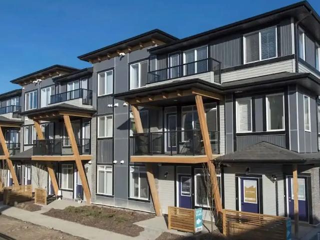 Townhouse for rent in Saddle Ridge, Calgary