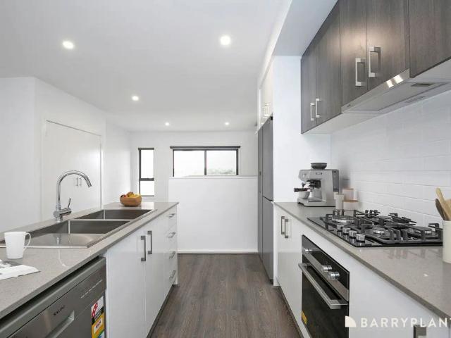 Townhouse for rent in Berwick, Victoria