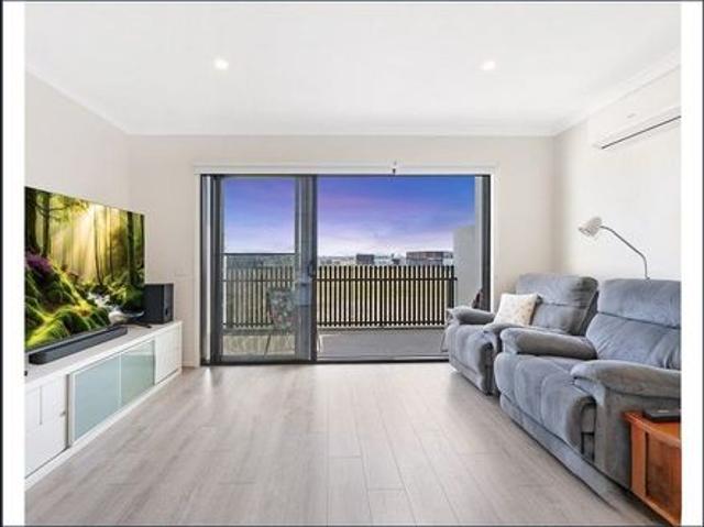 Townhouse for rent in St Germain Estate, Melbourne