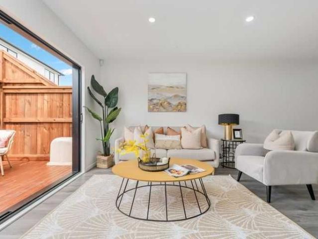 Townhouse for rent in Rānui, Henderson-Massey