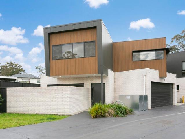 Townhouse for rent in Wollongong West, New South Wales