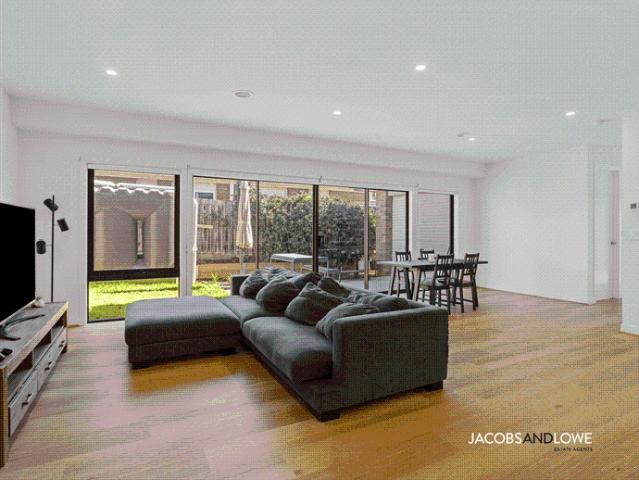 Townhouse for rent in Somerville, Melbourne