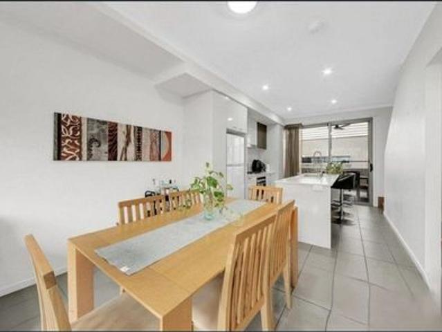 Apartment for rent in Gladstone Central, Gladstone