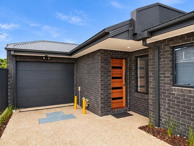 Townhouse for rent in Preston, Melbourne