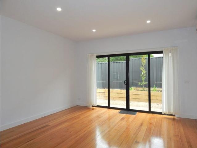 Townhouse for rent in Preston, Melbourne
