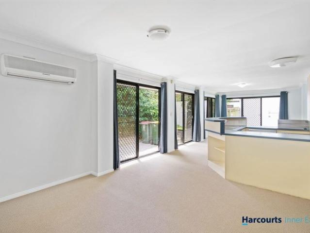 Townhouse for rent in Toombul, Queensland