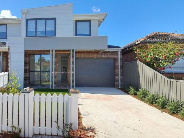 Townhouse for sale in Camerons Creek, Victoria