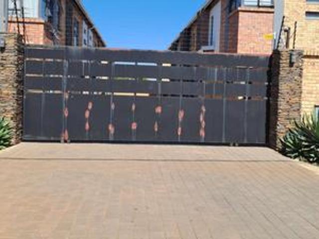 Townhouse for rent in Johannesburg, City of Johannesburg Metropolitan Municipality