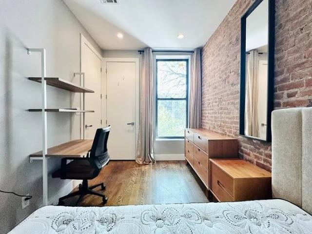 Room for rent in Arverne, New York