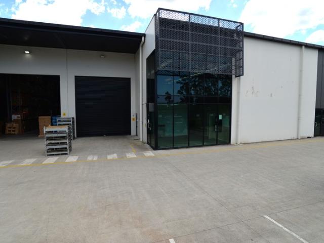 Warehouse for rent in Toombul, Queensland