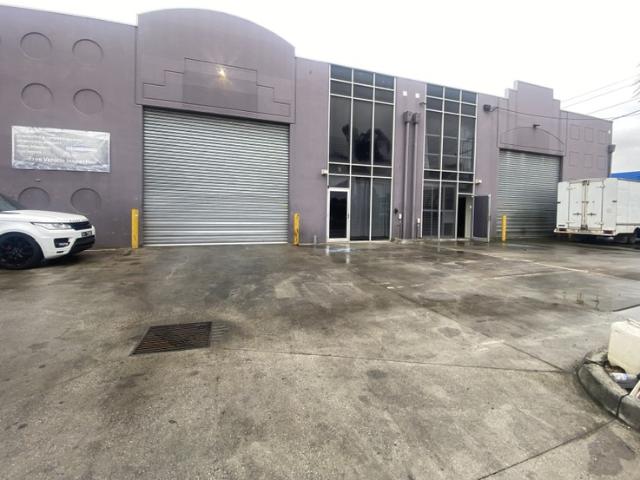 Warehouse for rent in Sunshine North, Melbourne