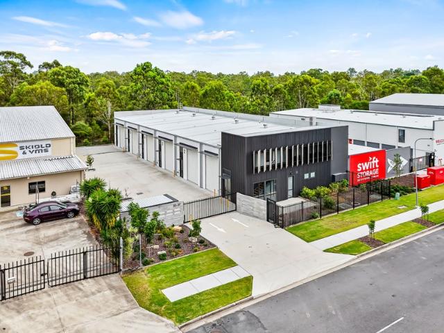 Warehouse for rent in Toombul, Queensland