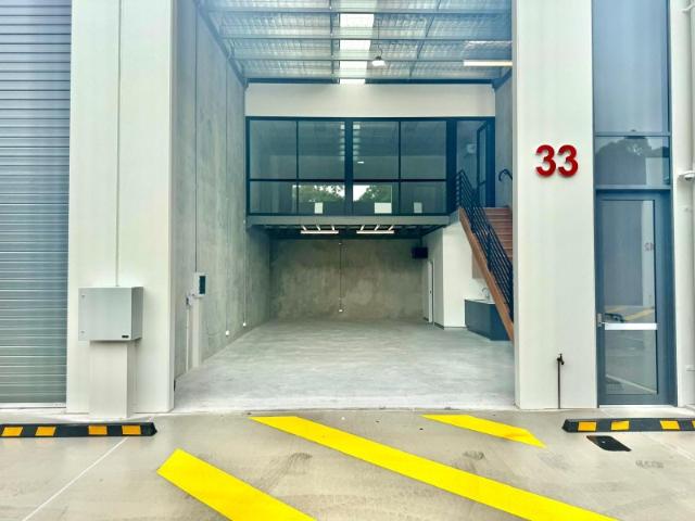 Warehouse for rent in Toombul, Queensland