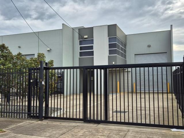 Warehouse for rent in Sunshine North, Melbourne