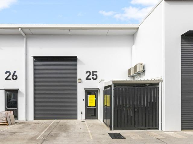 Warehouse for rent in Toombul, Queensland