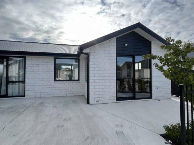 Townhouse for rent in Otakou