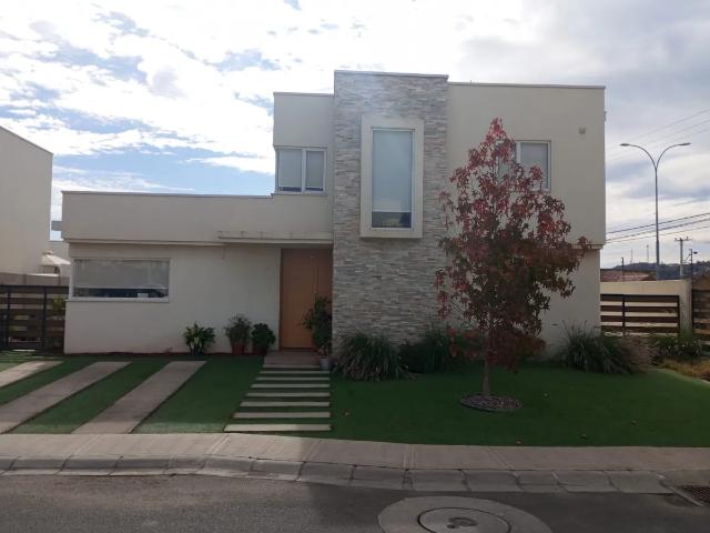 Casa en arriendo en El Carmen, Villa Alemana