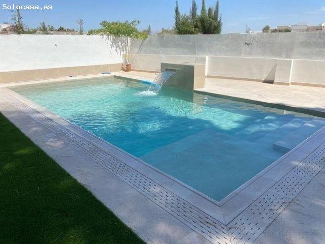 Casa en venta en Bormujos, Andalucía