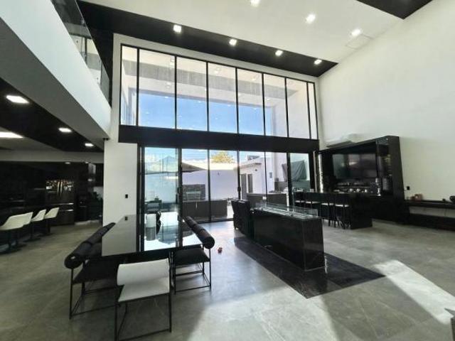 MODERNA RESIDENCIA EN VENTA EN RESIDENCIAL TORRE ALTA