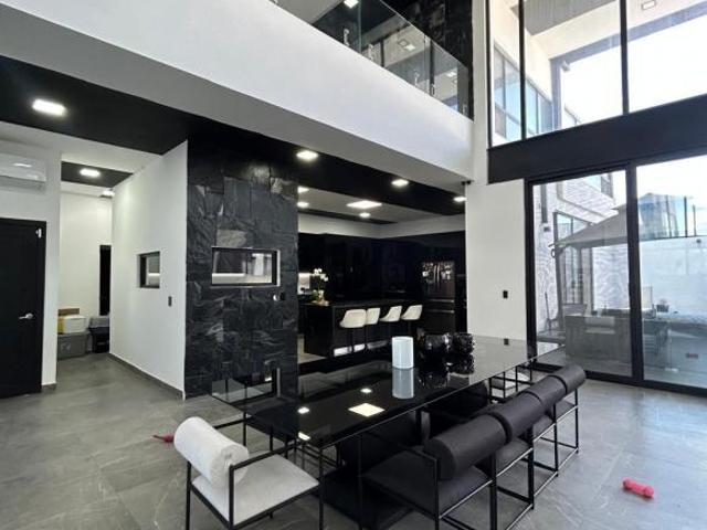 MODERNA RESIDENCIA EN VENTA EN RESIDENCIAL TORRE ALTA