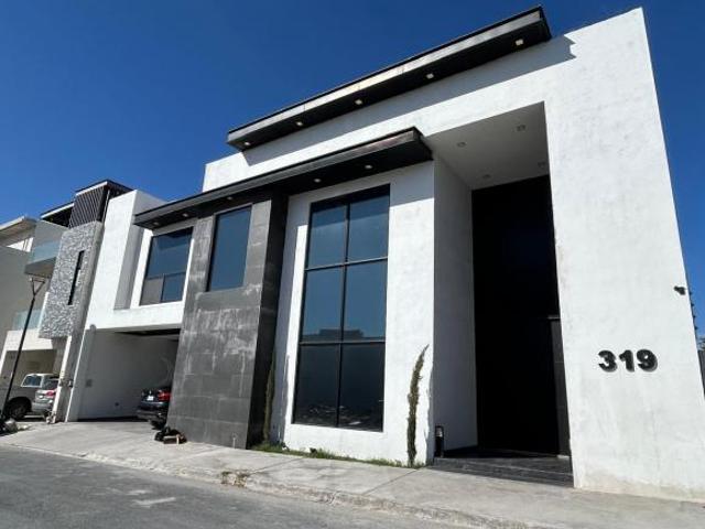 MODERNA RESIDENCIA EN VENTA EN RESIDENCIAL TORRE ALTA