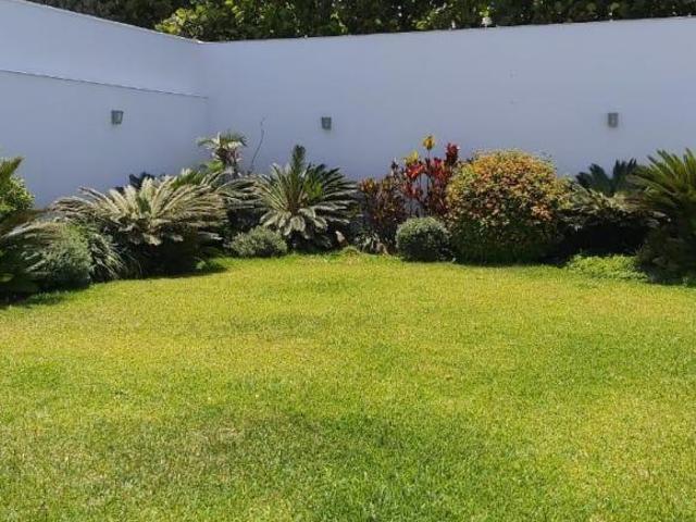 Moderna y funcional casa con amplios ambientes