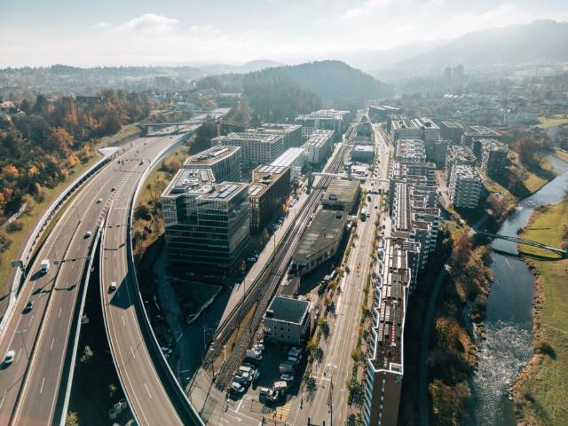 Büro mieten in Einigen, Zürich