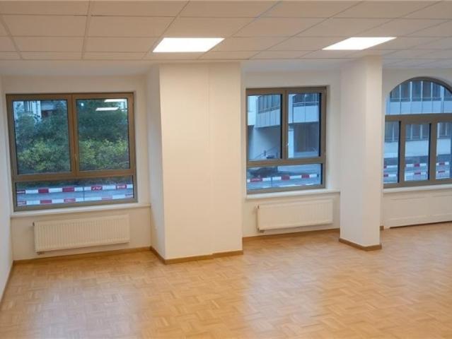 Büro mieten in Einigen, Zürich