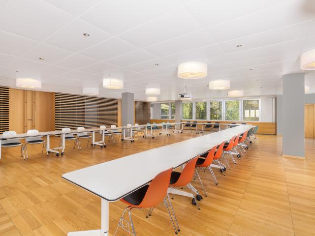 Büro mieten in Einigen, Zürich