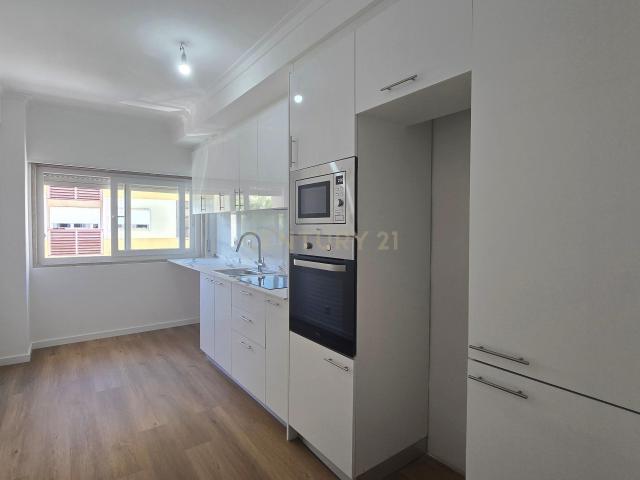 Apartamento venda em Urbanização Ponte de Carenque, Amadora