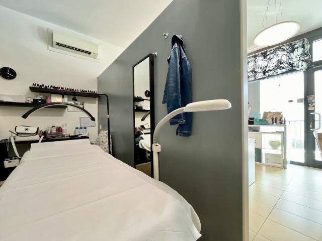 Büro kaufen in Massagno, Tessin