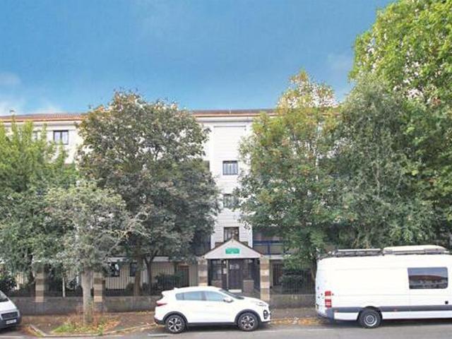 House for sale in Isleworth, Greater London