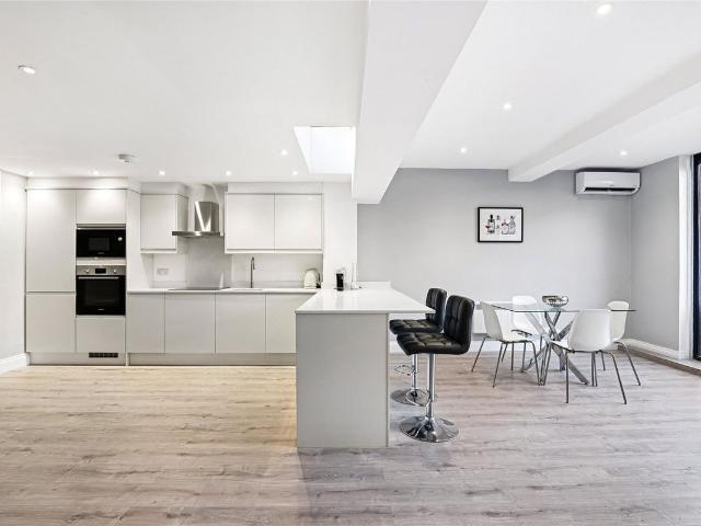 Apartment for rent in Battersea, Greater London